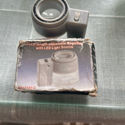 Focal length Adjustable Magnifier With LED Light Source