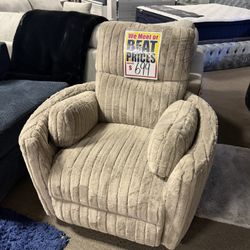 Cozy Recliner. ❤️😍🔥 Easy Financing. 