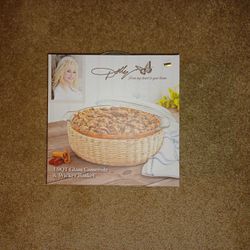 Dolly Parton 1.9 qt. Glass Casserole & Wicker Basket 