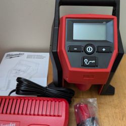 Milwaukee M12 Compact Inflator, Battery