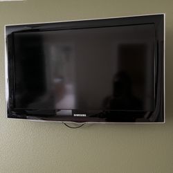 Samsung 32’ Tv