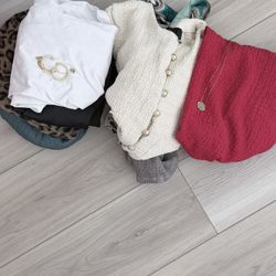 WOMENS CLOTHING BUNDLE AND JEWELRY 