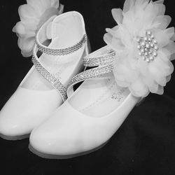 New $40 Girl White Shoes Rhinestones & Pearls 