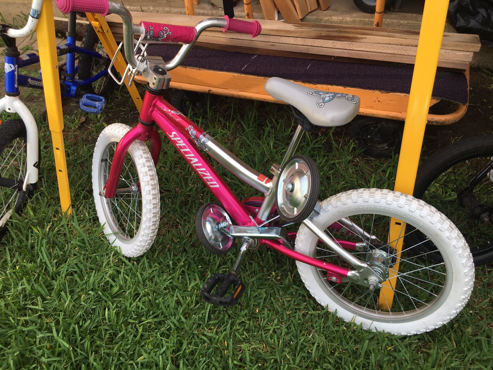 Specialized Girls Bike With Training Wheels