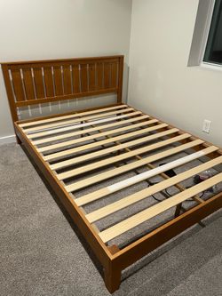 Queen bed excellent