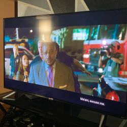 55 Inch Tv + 2 Pioneer cd Player and Mixer