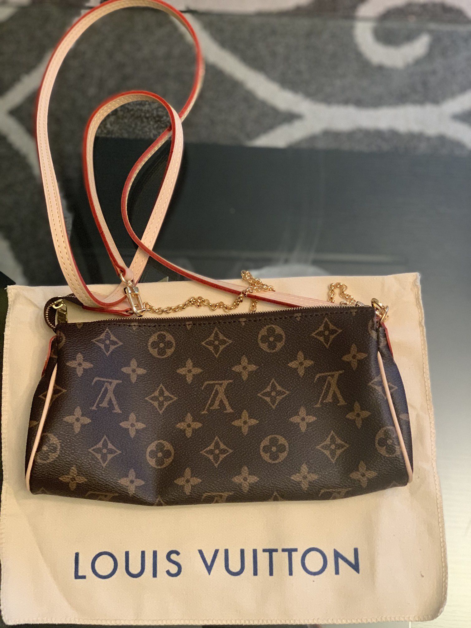 Louis Vuitton Ladies Bag for Sale in Hollywood, CA - OfferUp