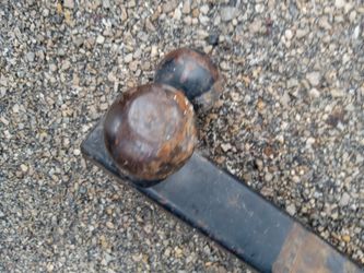 3 Ball Hitch Se Vende ,, and A Tow Hitch Without Ball.. 10$$
