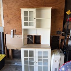 Cute Hutch/Shelf/Sideboard