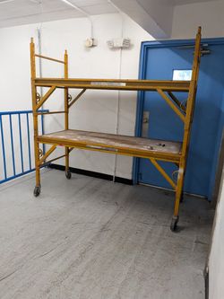 Perry 6 ft Rolling Baker Scaffold — 1000 lb Capacity