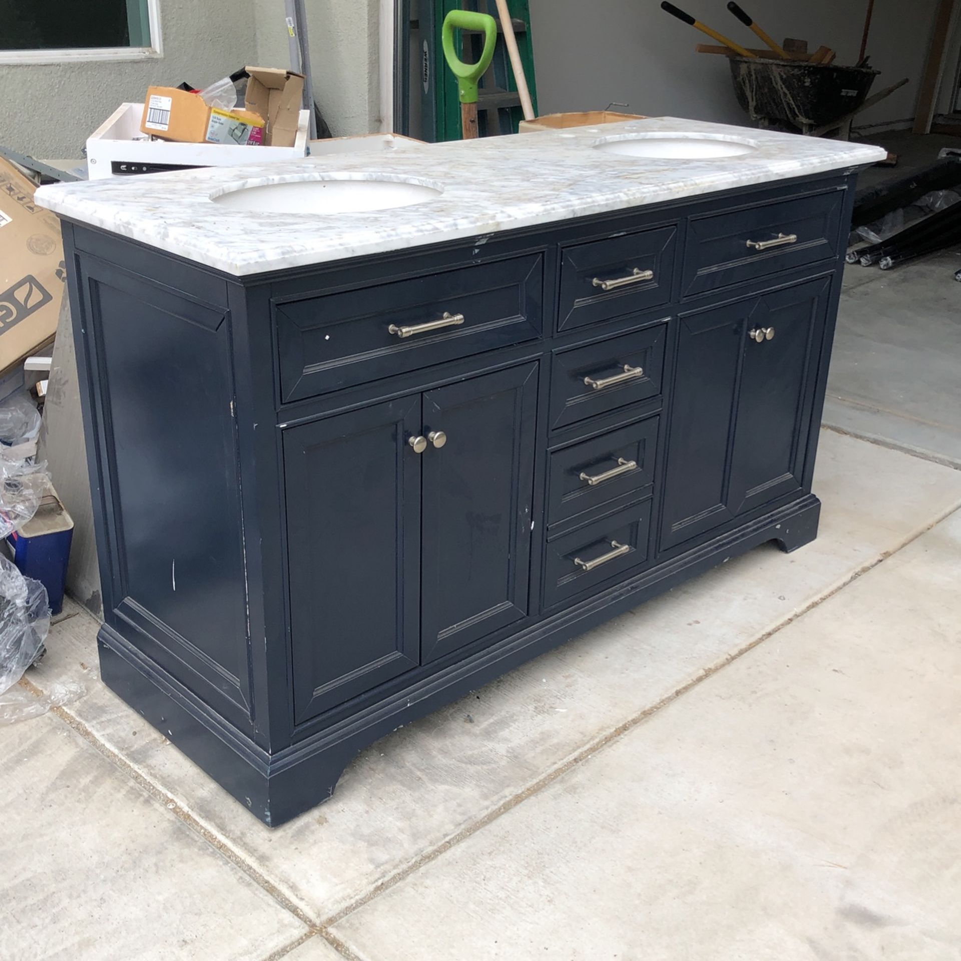 Bathroom vanity for Sale in Fontana, CA - OfferUp