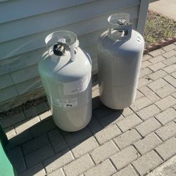 100 Lb Propane Tanks $100 Each / obo