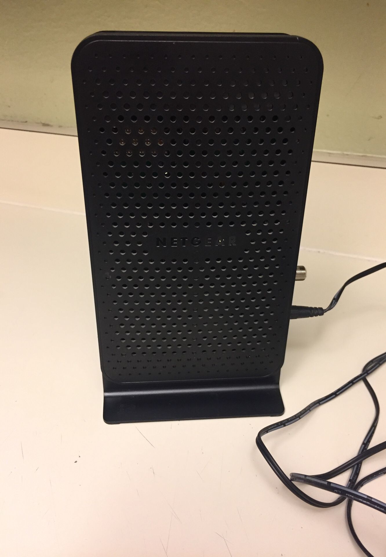 Netgear N300 WiFi cable modem router