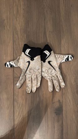 Nike Shark Football Gloves - youth medium - BRAND NEW