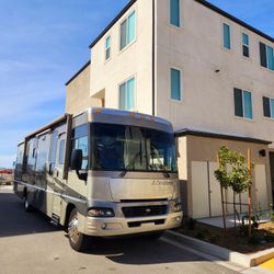 2006 Winnebago Adventurer 35ft Class A 