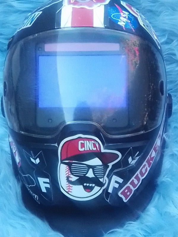 Welders Helmet With Touch Screen Color Shader