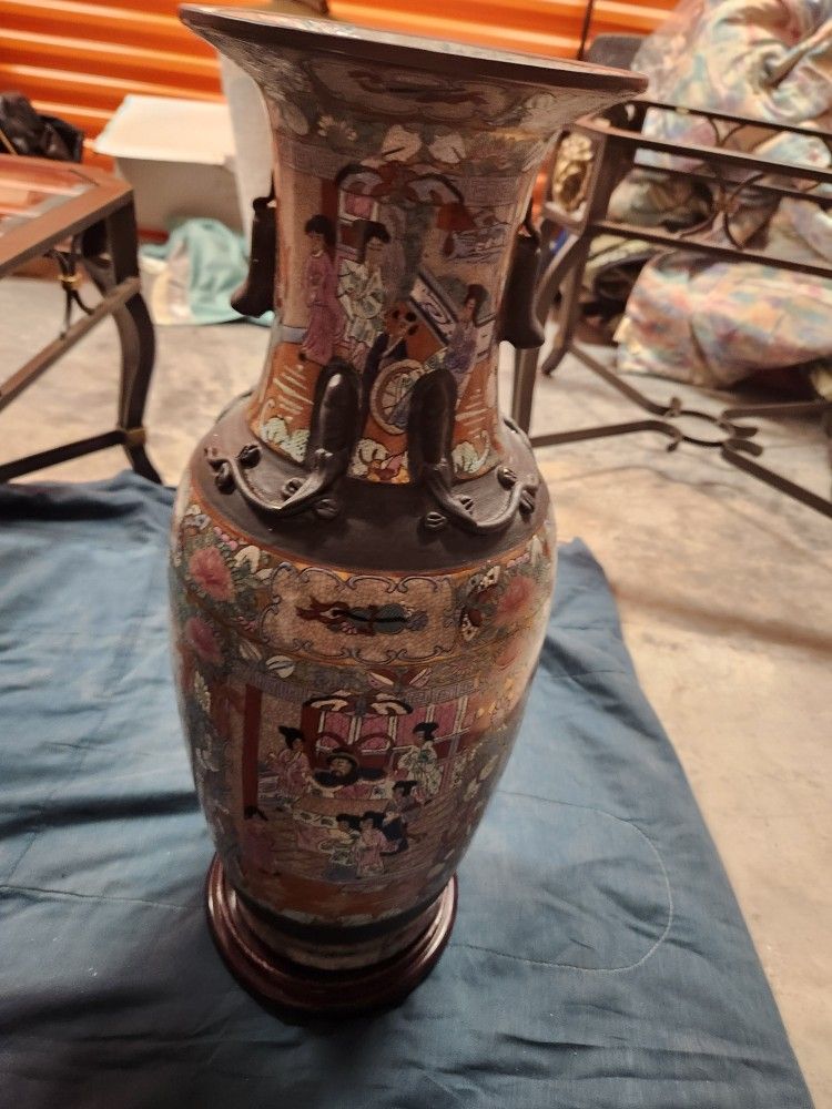 Oriental Classic Vase With Bass