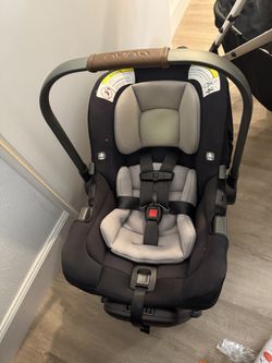 NUNA Cat Seat with Base