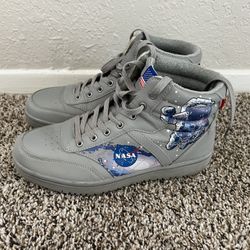 NASA Graphwell Spaceman Galaxy Silver Luminescent Reflective Hi Top Sneaker Men 8.5 size like new
