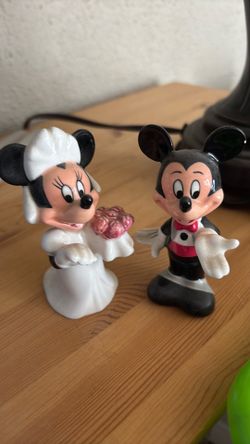 Bridal Mouse salt & pepper shakers never used