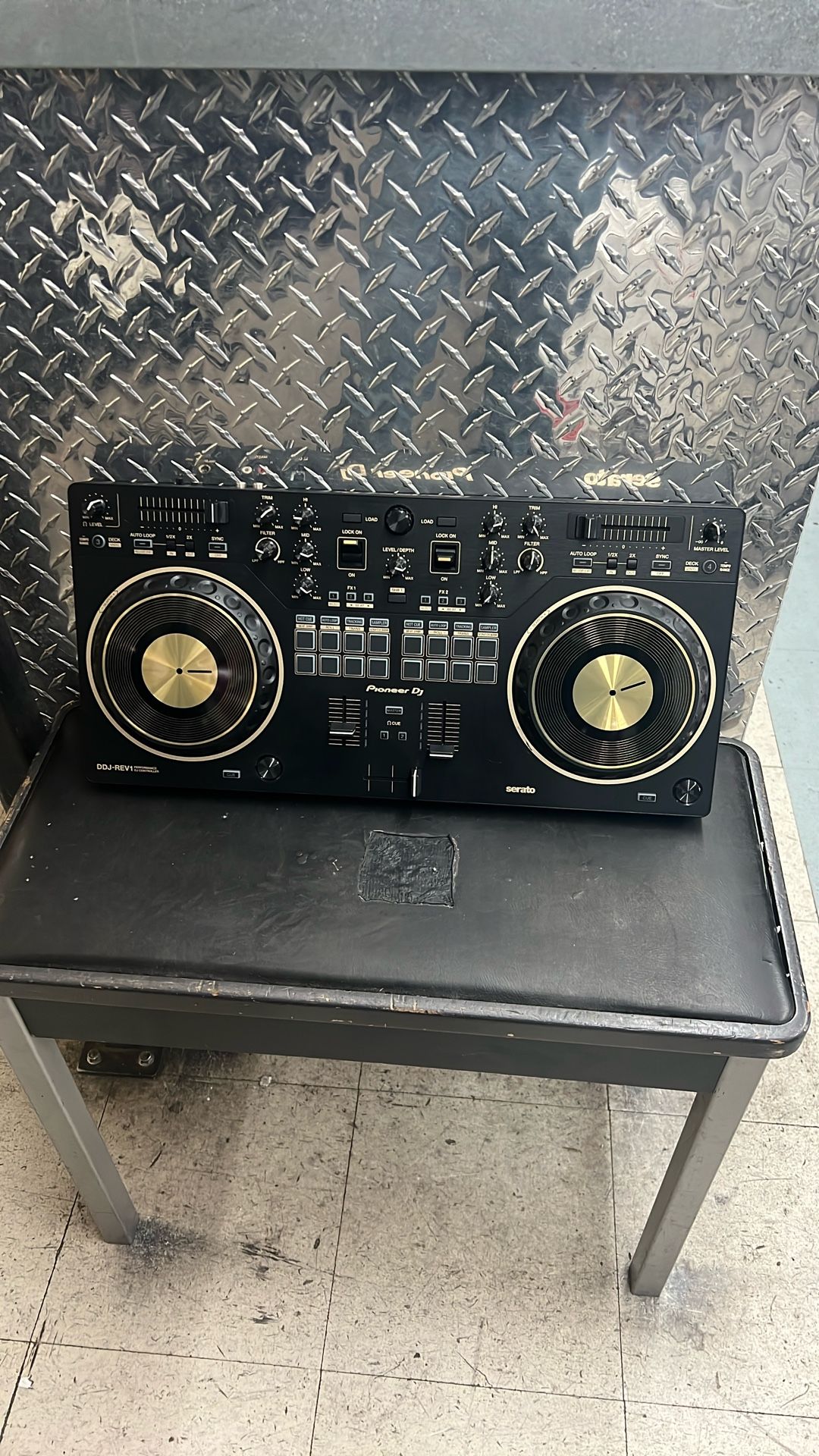 Pioneer DDJ-REV1 Performance DJ Controller