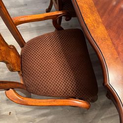 Dining Room Table with Chairs – Good Condition