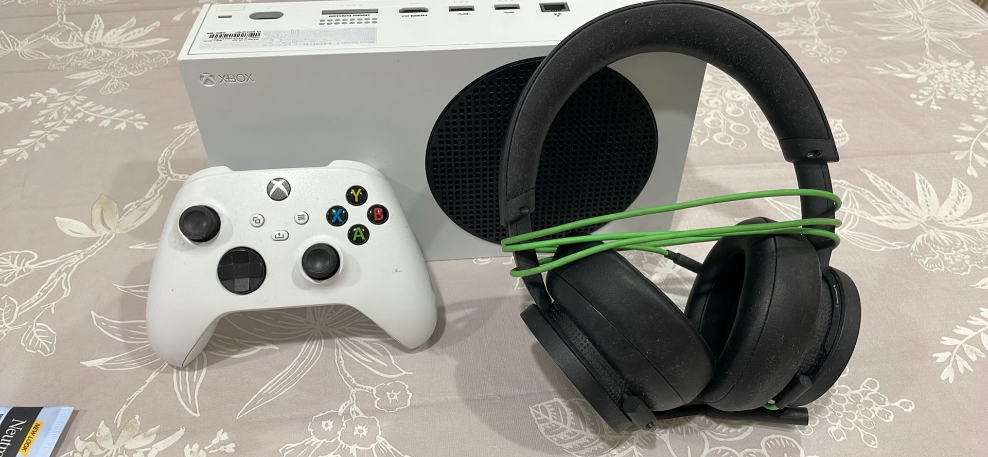 XBOX series s / BUNDLE W OFFICAL HEADSET