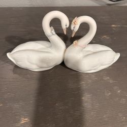 Lladro Porcelain 6585 Swan “endless love” Figurine P NO Box, pre-owned