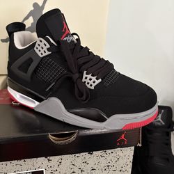 Jordan’s 4 bread men’s sz 10 only !!