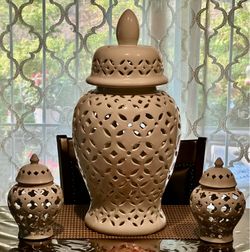 New Set of 3 Elegant Vas