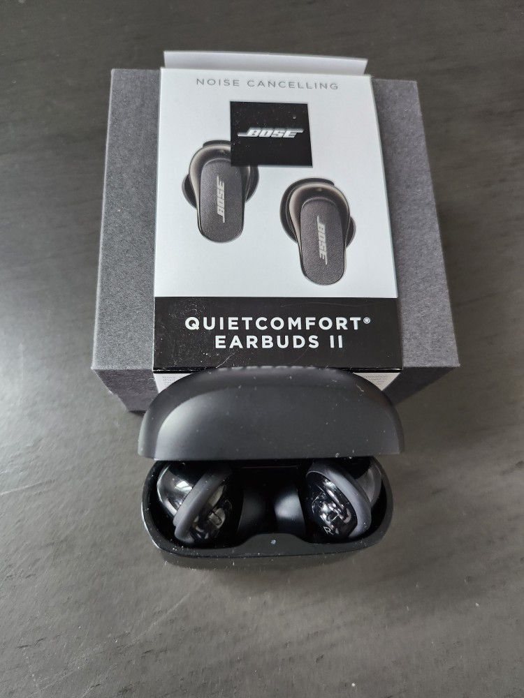 Bose quiet comfort earbuds. Purchased 6.26.23
Used only twice. Almost Brand New! 