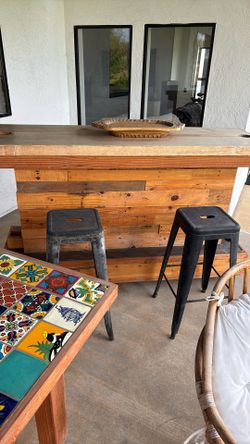 BAR & STOOLS