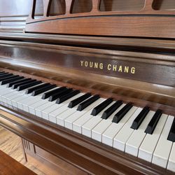 Piano - Upright Young Chang