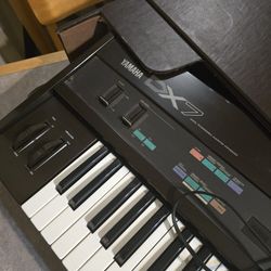 Yamaha DX7 with Rare OEM LC-7S Case & FC5 Sustain Pedal