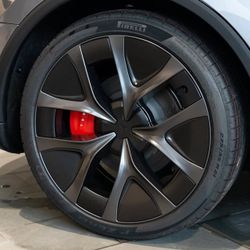 Tesla 21" Arachnid 2.0 Forged Wheel & Tire Set (NEW) From Juniper Model Y Performance