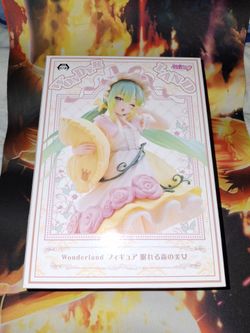 ANIME HATSUNE MIKU WONDERLAND SLEEPING BEAUTY FIGURE...NEW IN BOX...ADULT OWNED AND KEPT IN A SMOKE FREE HOME...$20 OBO...