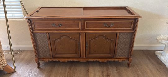 Vintage magnavox record player and stereo