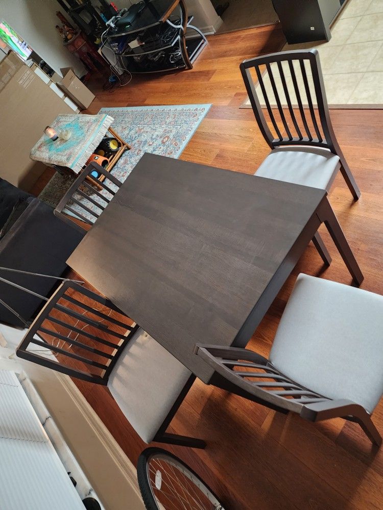 Kitchen Table For 4-6 People