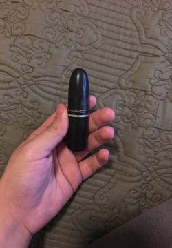 MAC LIPSTICK