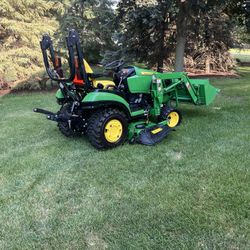 John Deere 1025R Diesel Compact  Tractor With Loader And 60 In Lawn Mower Deck