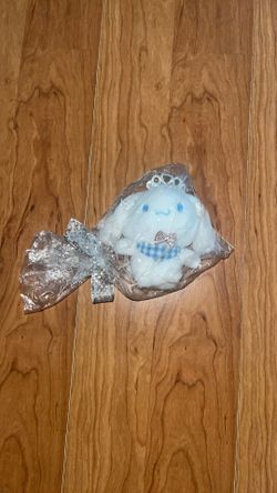 New $5! Cinnamon Roll Key/Coin Chain