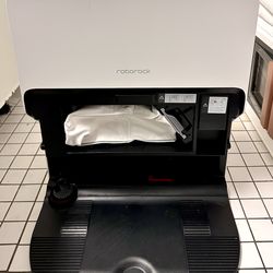 Roborock S8 MaxV Ultra (EWFD13LRR Dock Only) Used in Excellent Condition