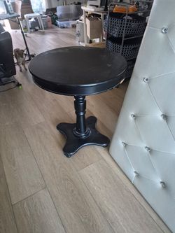 Accent table