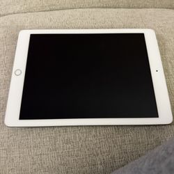 Apple IPad 6th Gen 32gb WiFi Only 