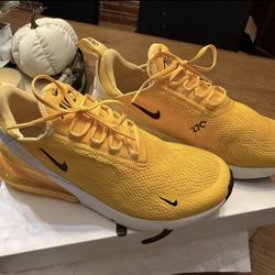WMNS AIR MAX 270 'UNIVERSITY GOLD Size 9