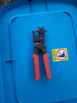 Belt hole punch for leather