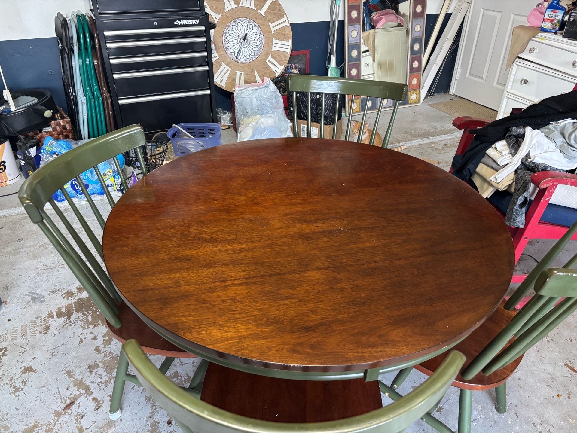 Round table with 4 chairs