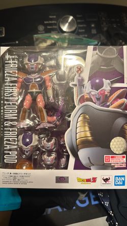 S.H. Figuarts Frieza First Form & Frieza Pod