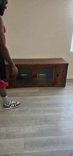 Beautiful TV Stand With Drawers and Storage