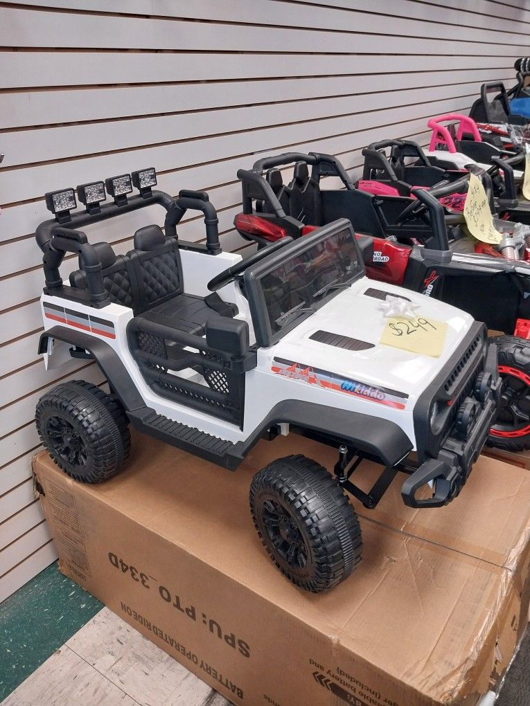 Coche eléctrico potente de 24 V para niños, con Bluetooth, entrada auxiliar y USB, incluye mando a distancia.